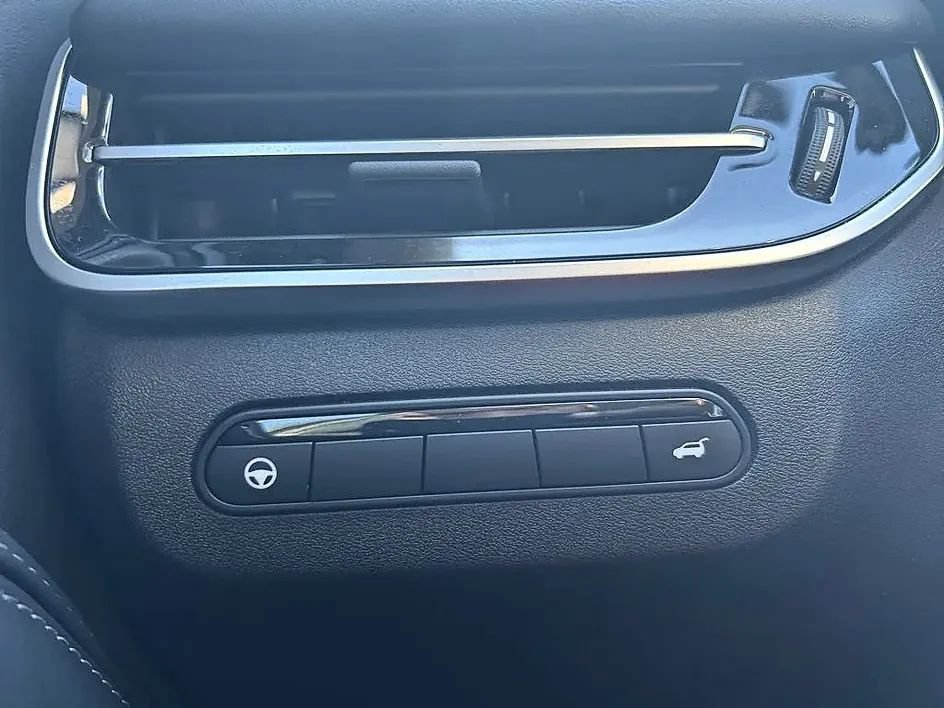 Used 2023 INFINITI QX60 Luxe w/ Cargo Package AWD/4WD image 18