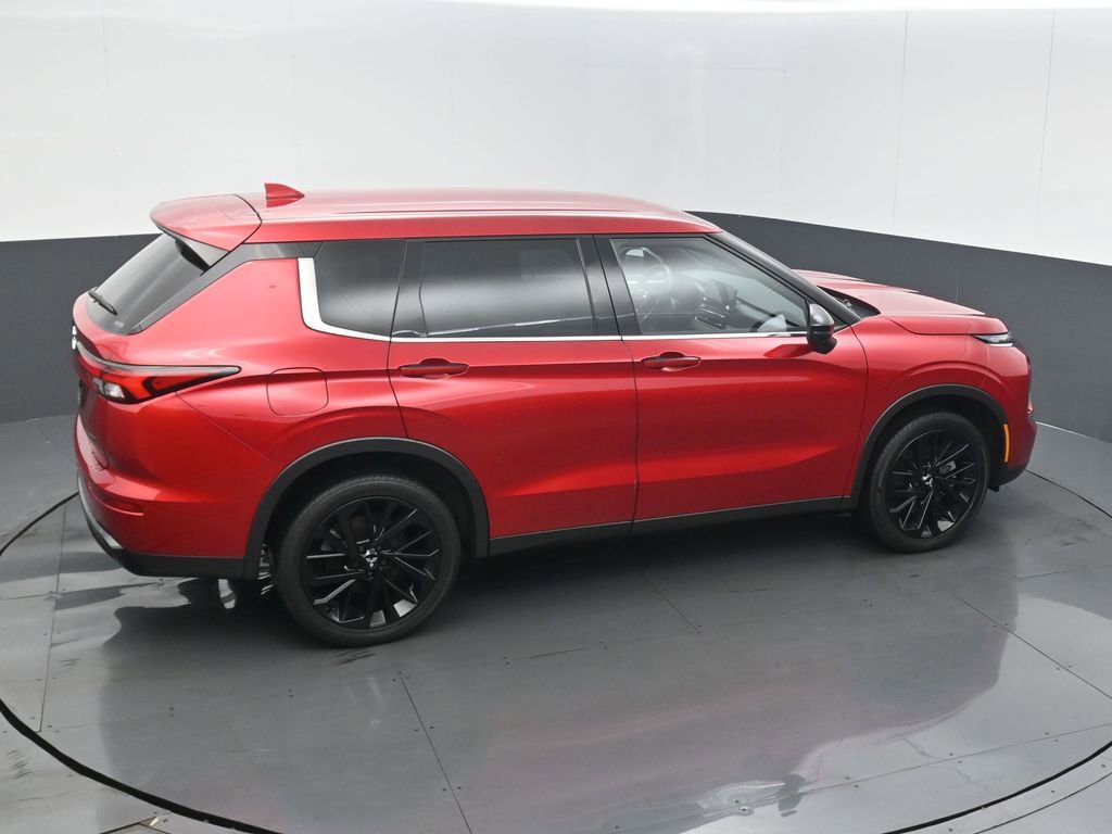 Used 2023 Mitsubishi Outlander SE image 24