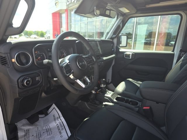 Used 2026 Jeep Wrangler Unlimited Sahara AWD/4WD image 15