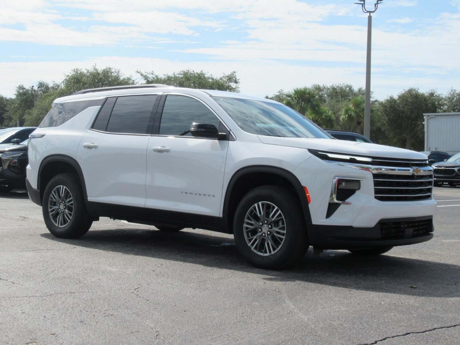 New 2027 Chevrolet Traverse LT FWD image 3