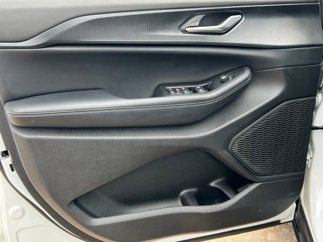 Used 2024 Jeep Grand Cherokee Altitude image 15