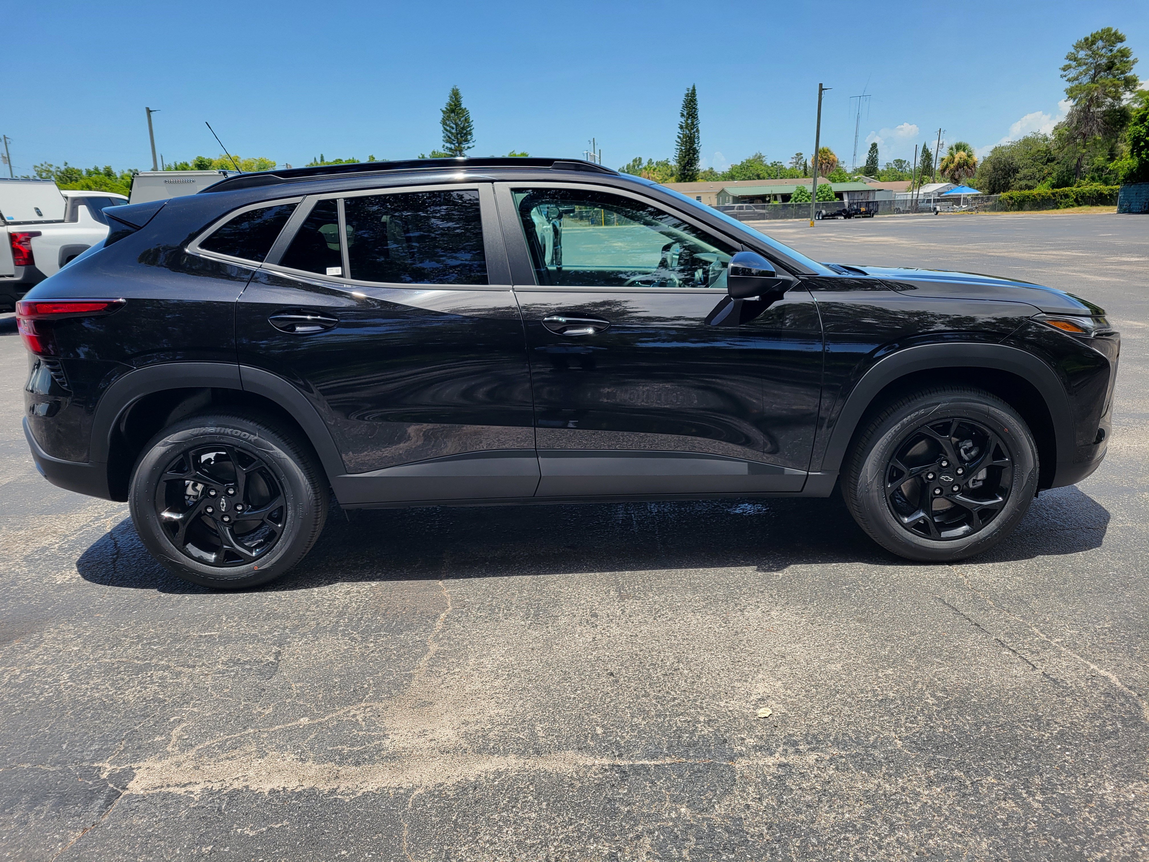 New 2026 Chevrolet Trax LT w/ Driver Confidence Package FWD image 4