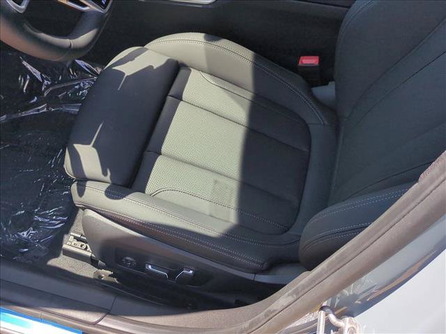 New 2026 BMW 330i Sedan w/ M Sport Package RWD image 4