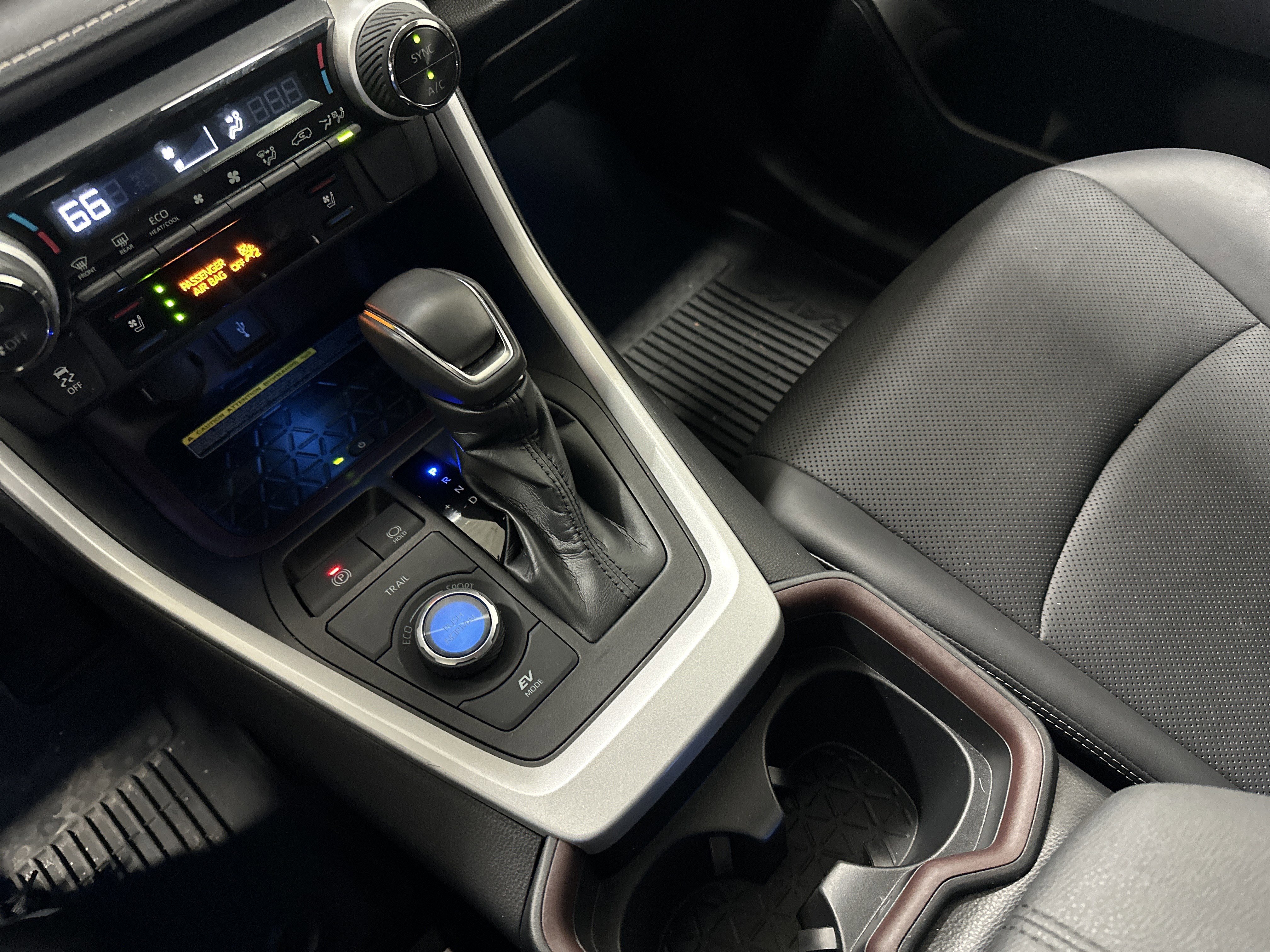 Used 2021 Toyota RAV4 Limited image 26