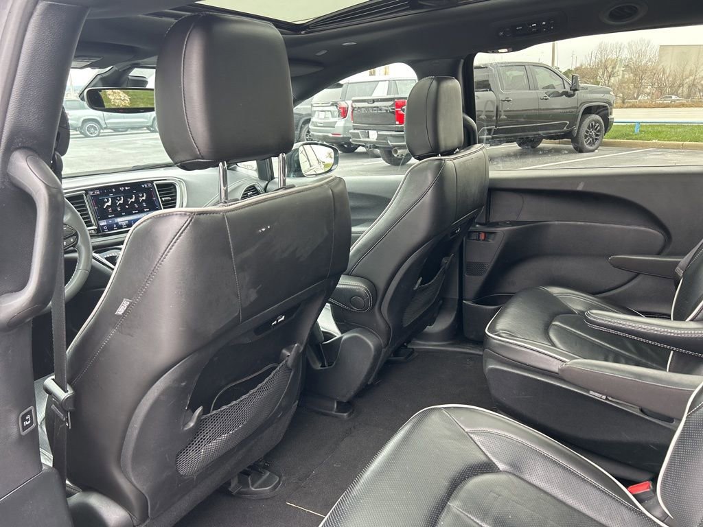 Used 2024 Chrysler Pacifica Premium image 38