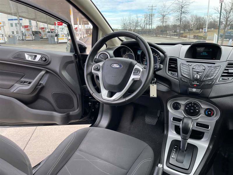 Used 2016 Ford Fiesta SE image 9