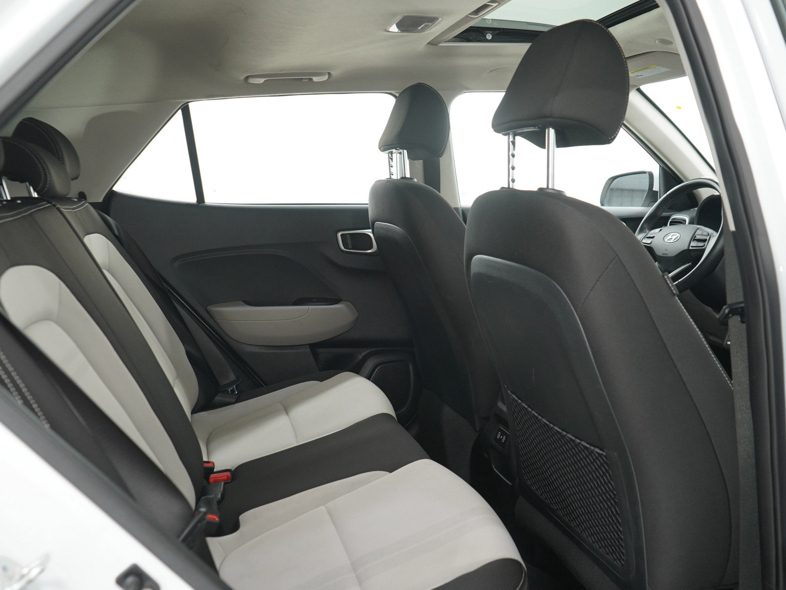 Used 2024 Hyundai Venue SEL FWD image 13