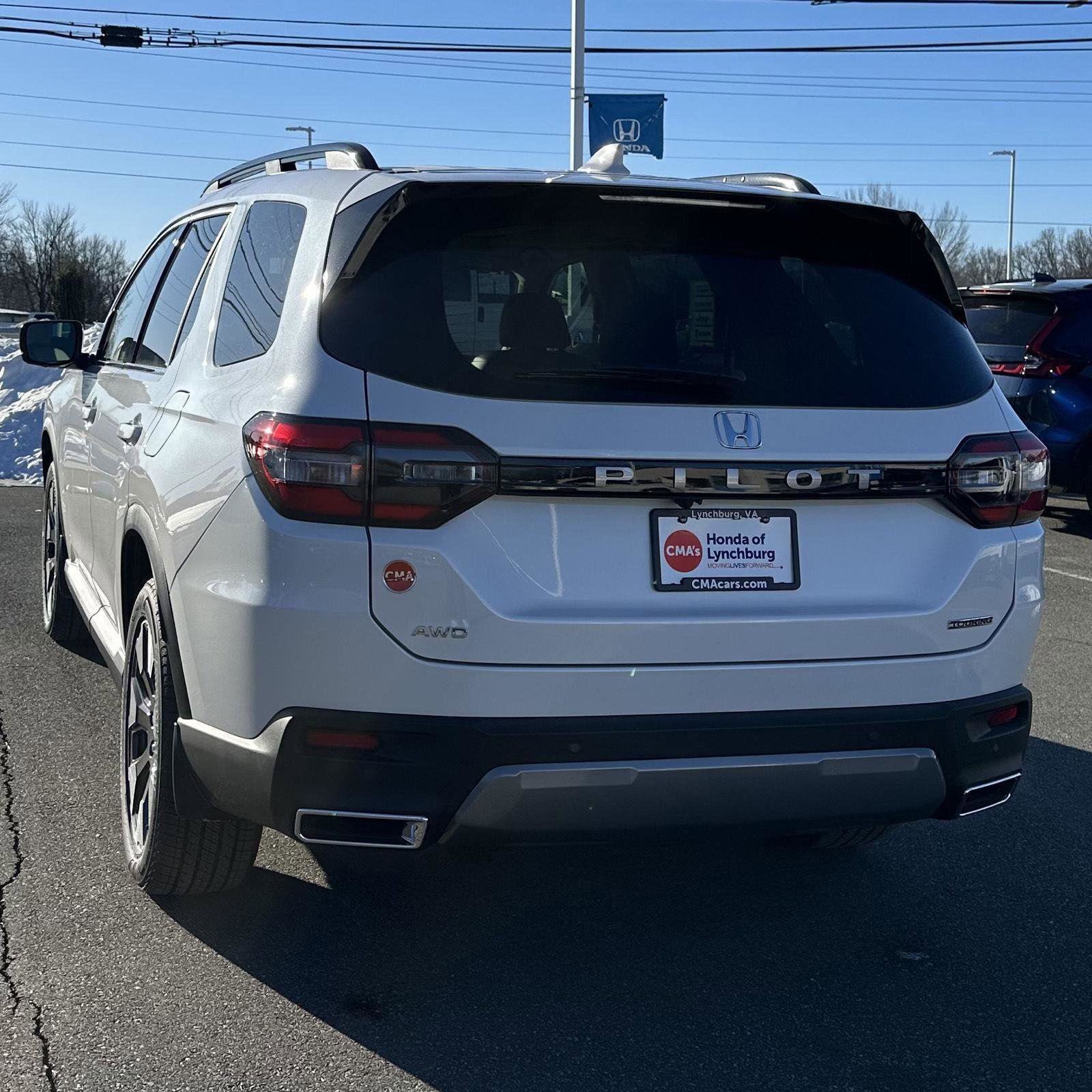 New 2026 Honda Pilot Touring image 3