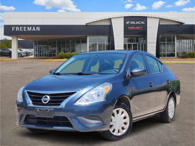 Used 2016 Nissan Versa S FWD image 1