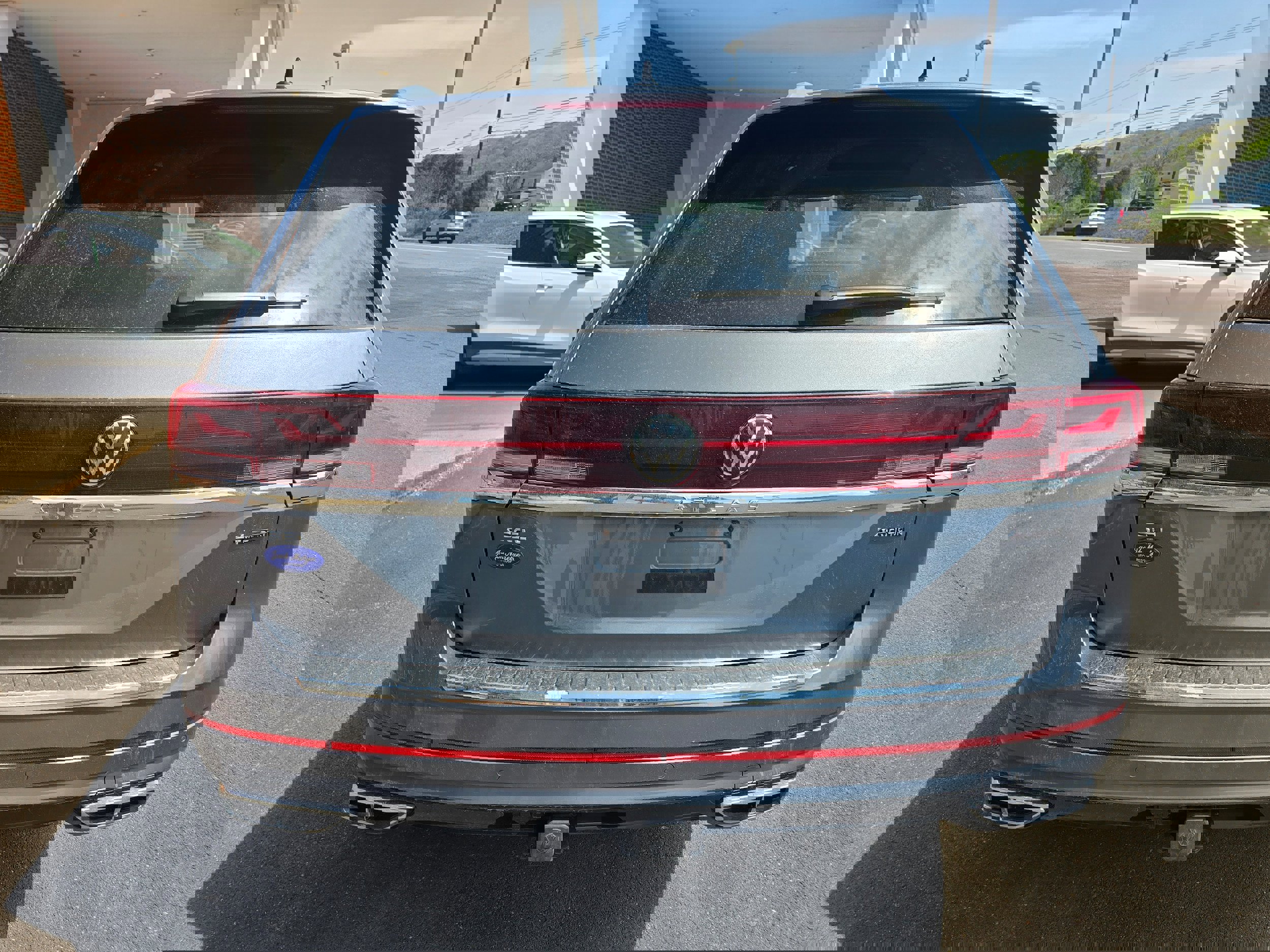 Used 2024 Volkswagen Atlas SEL Premium R-Line AWD/4WD image 6