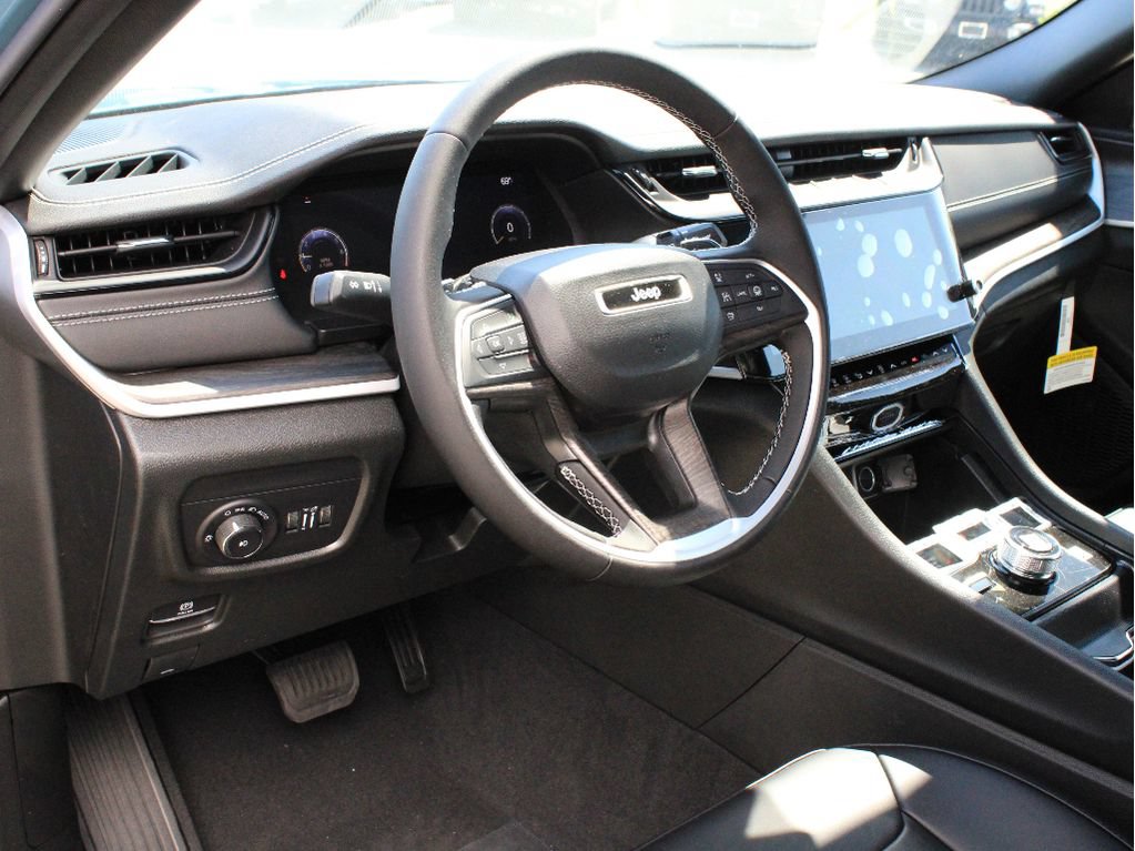 New 2026 Jeep Grand Cherokee L Limited w/ Limited Altitude Package AWD/4WD image 12