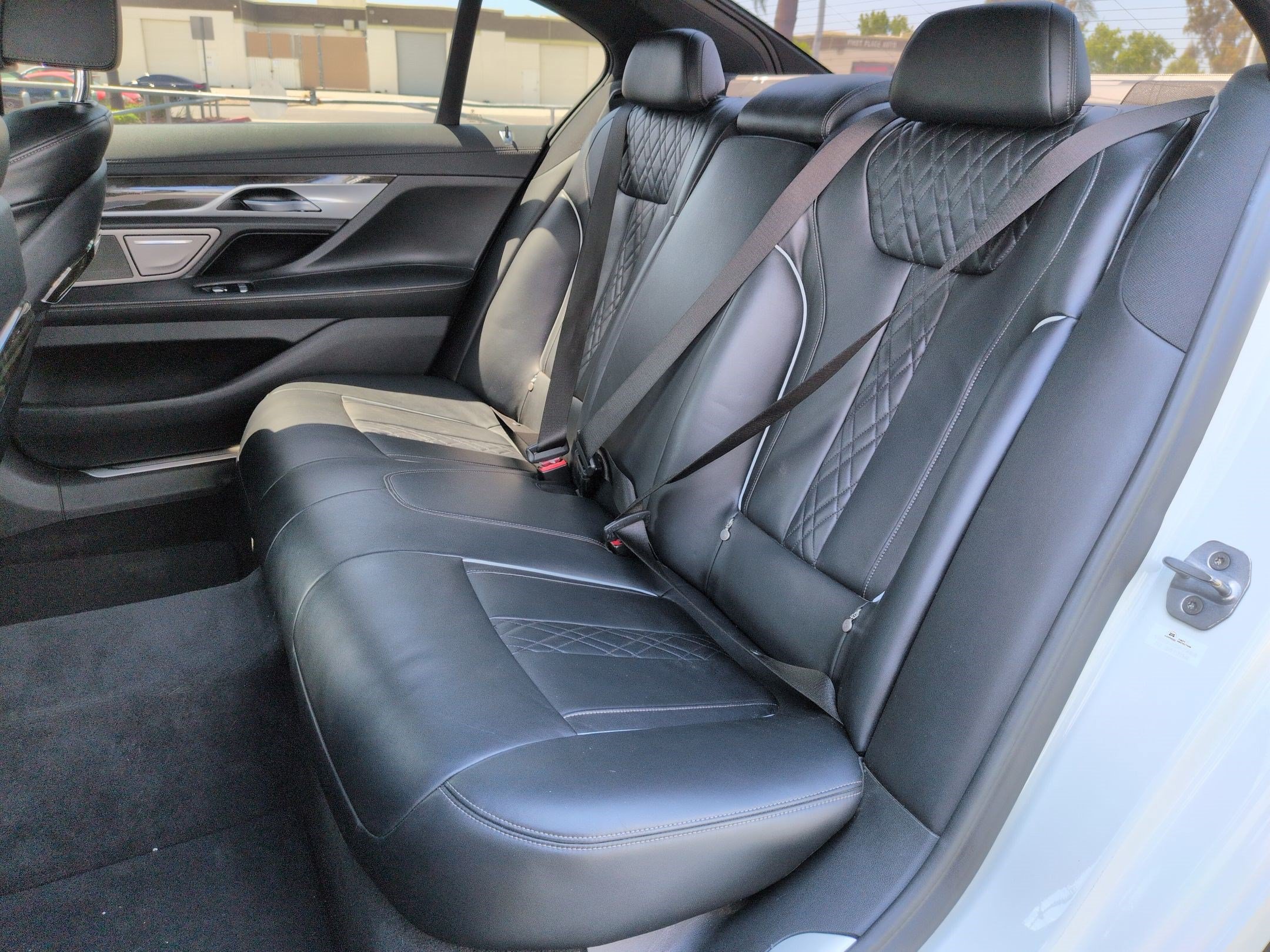 Used 2019 BMW 750i w/ M Sport Package RWD image 31