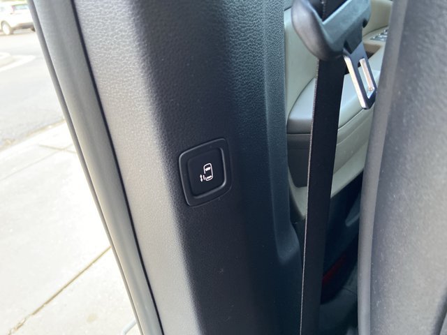 Used 2025 Kia Carnival FWD image 52