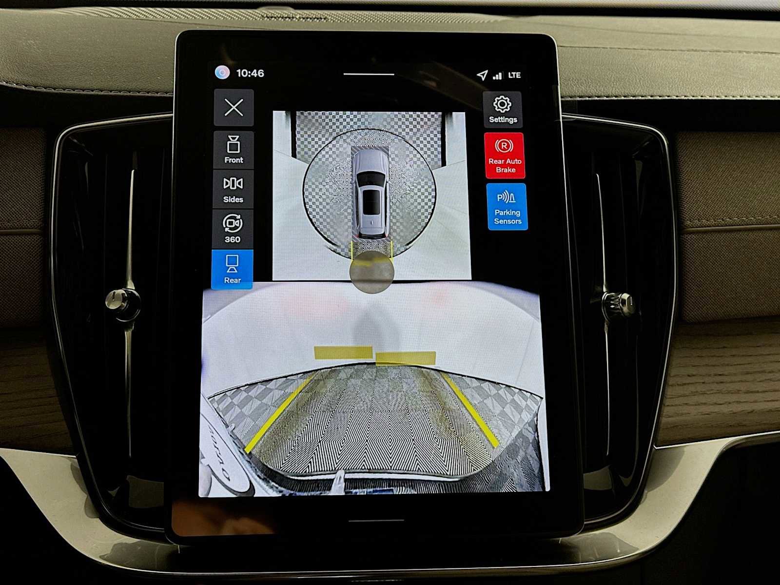 New 2026 Volvo XC90 B6 Plus w/ Protection Package Premier image 15