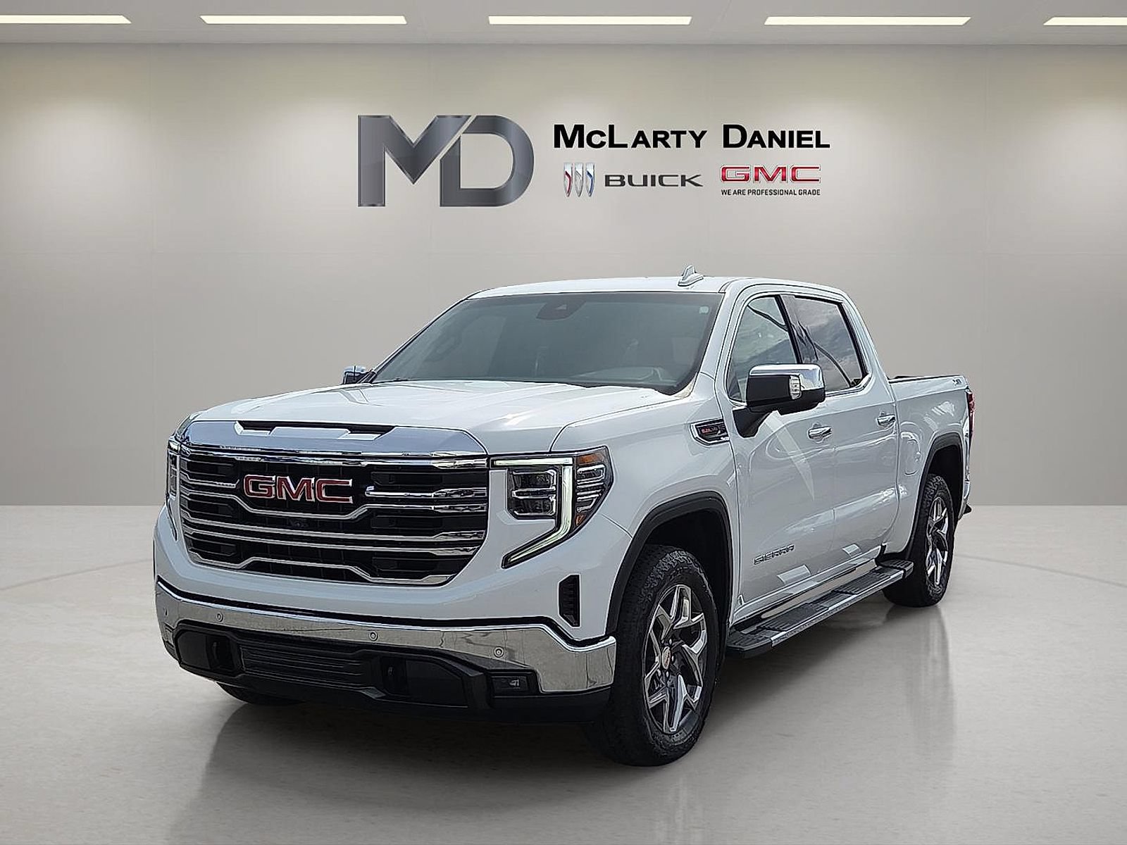 Certified 2024 GMC Sierra 1500 SLT w/ SLT Premium Plus Package AWD/4WD image 3
