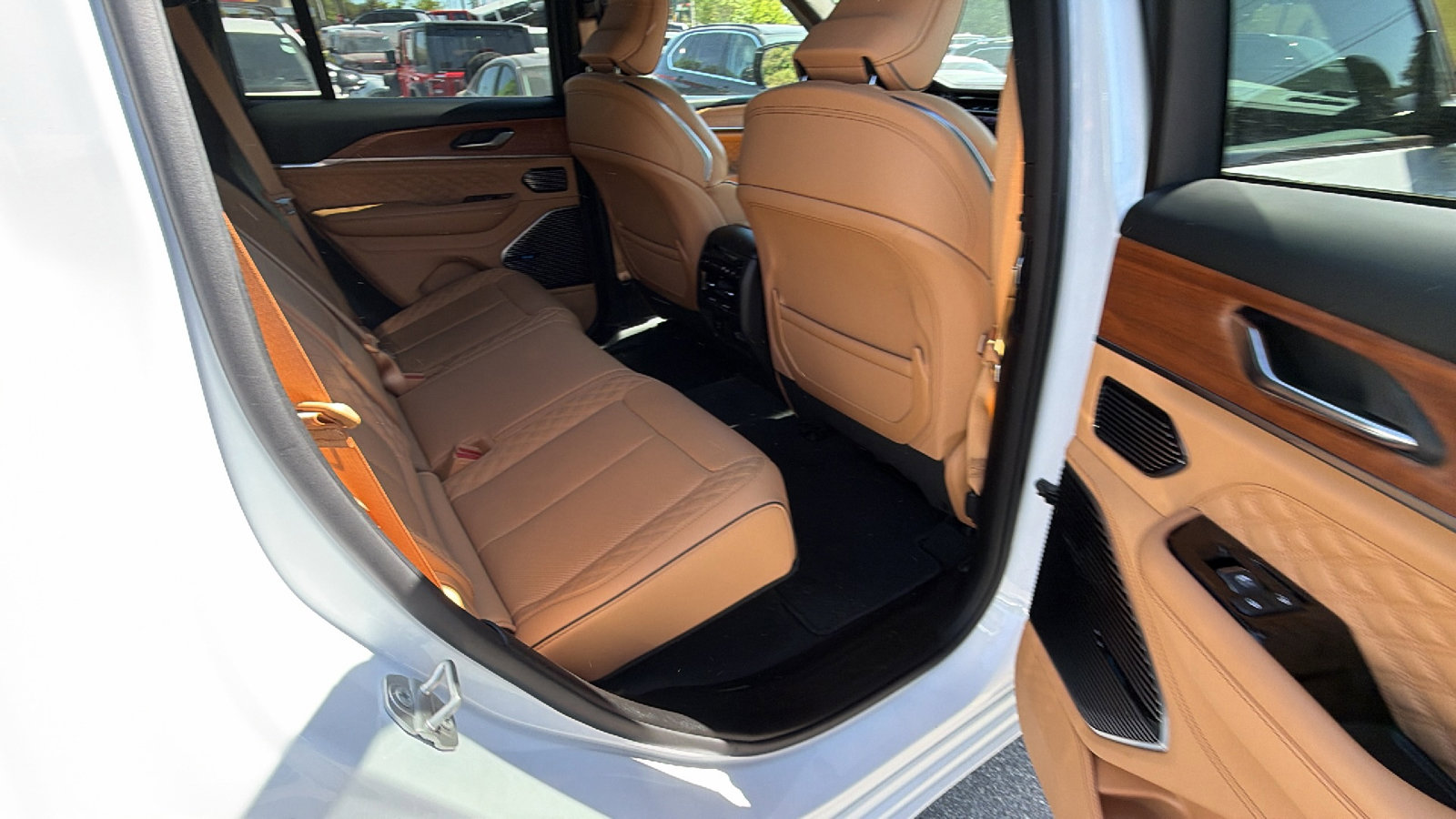 Used 2024 Jeep Grand Cherokee Summit AWD/4WD image 21