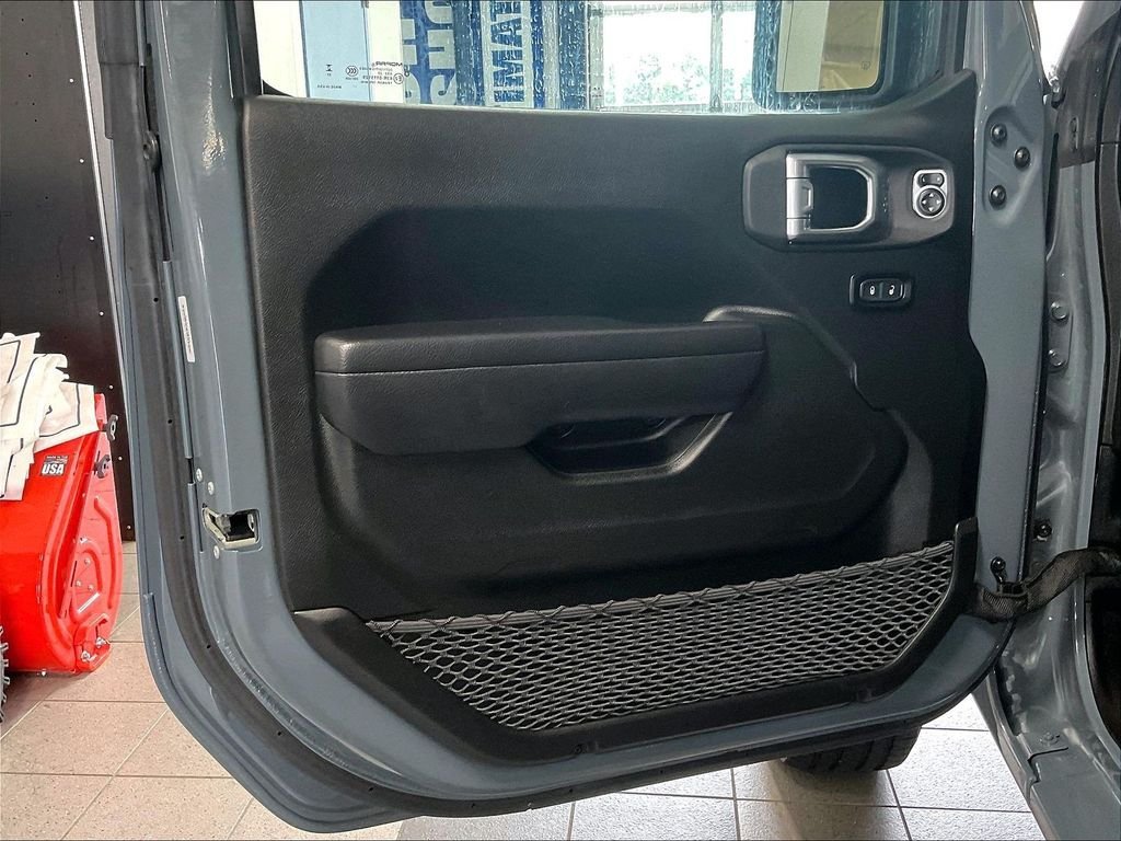Used 2024 Jeep Wrangler Unlimited w/ Convenience Group AWD/4WD image 9