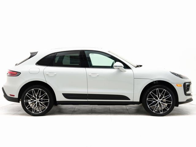 Certified 2025 Porsche Macan image 32