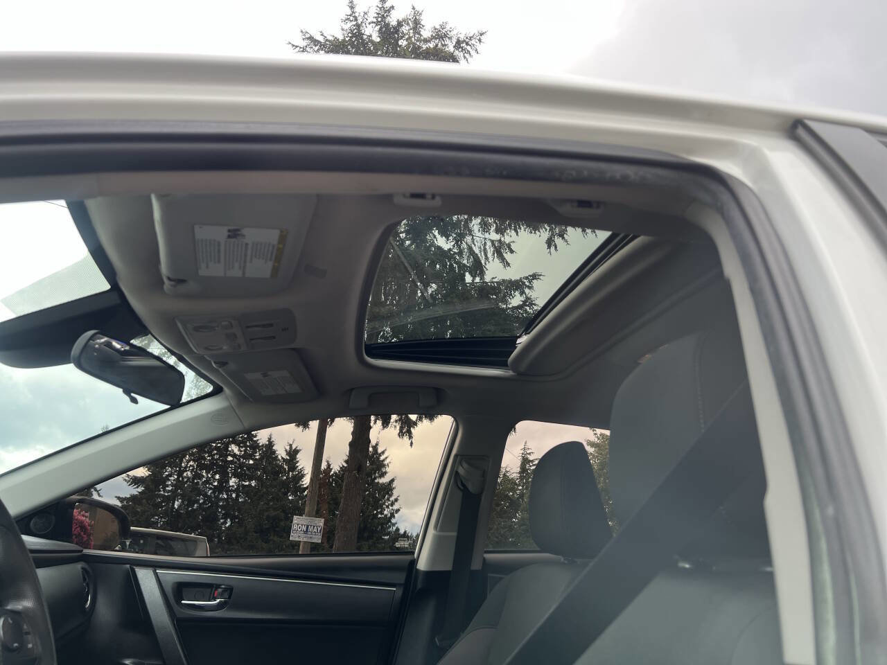Used 2019 Toyota Corolla LE w/ LE Eco Premium Package FWD image 18