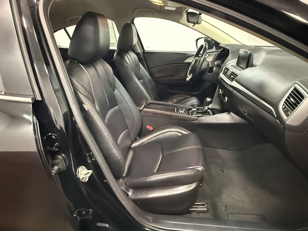 Used 2018 MAZDA MAZDA3 Touring FWD image 13