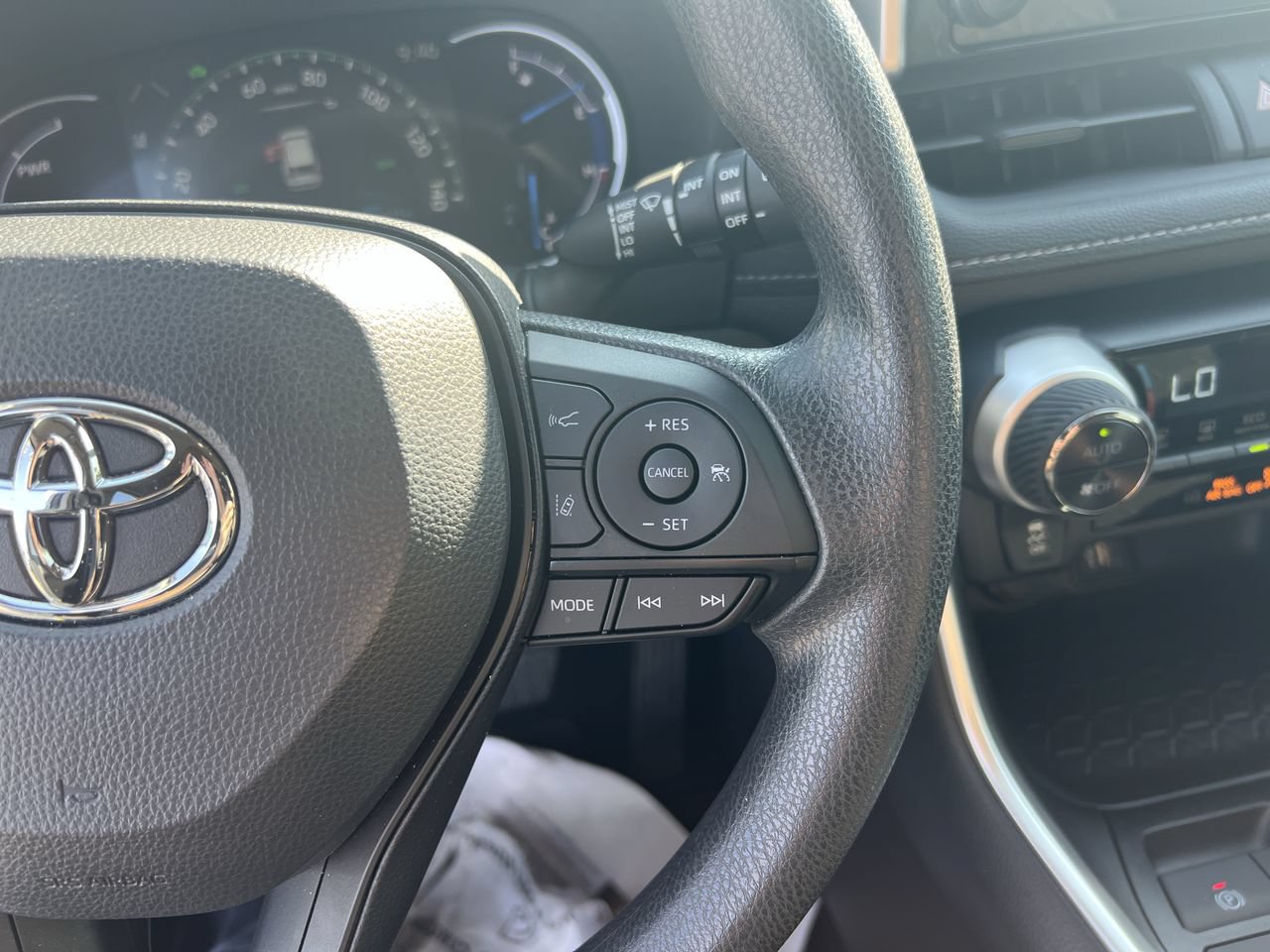 Used 2025 Toyota RAV4 XLE AWD/4WD image 20