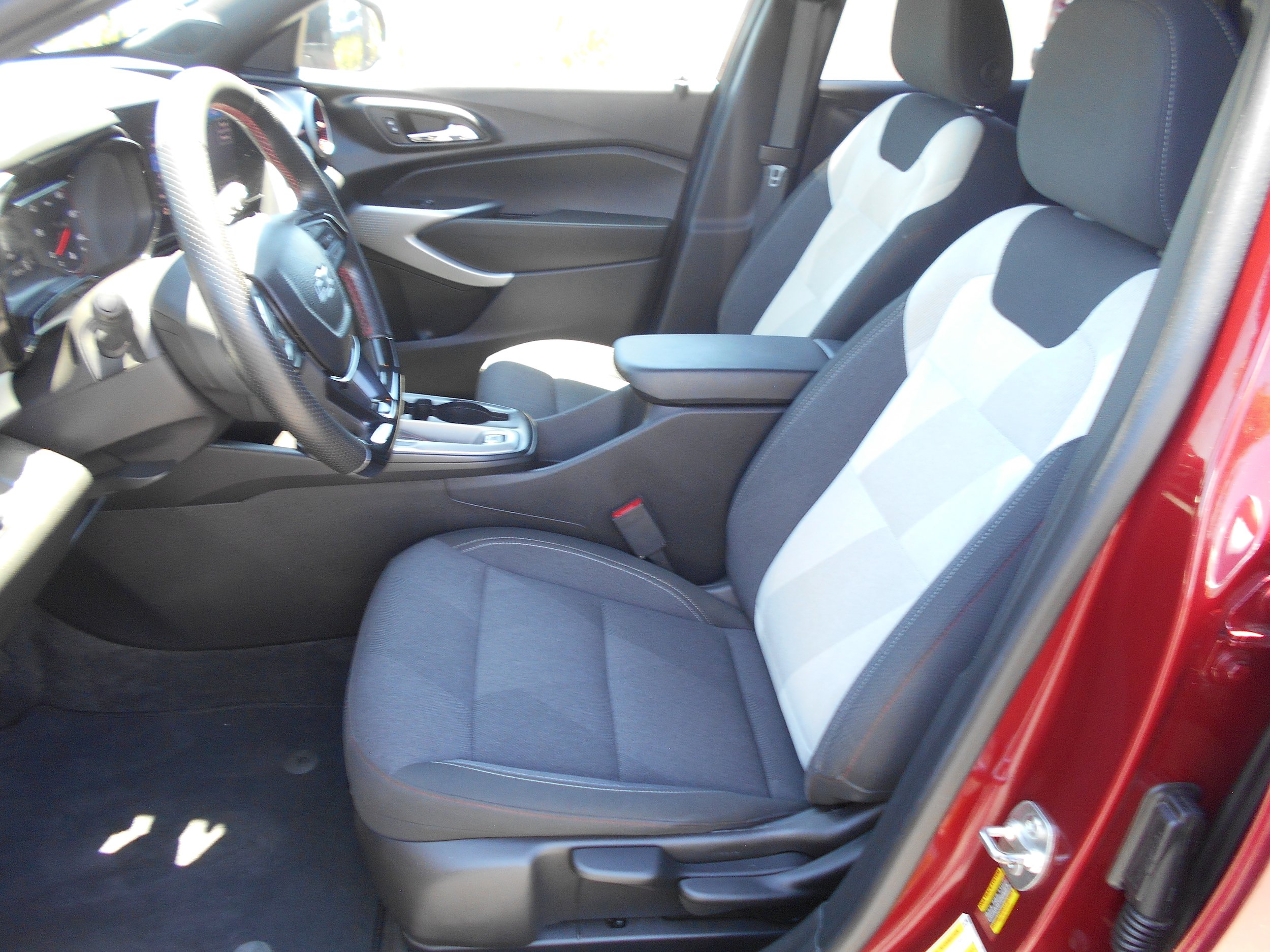 Used 2025 Chevrolet Trax RS w/ Driver Confidence Package FWD image 10