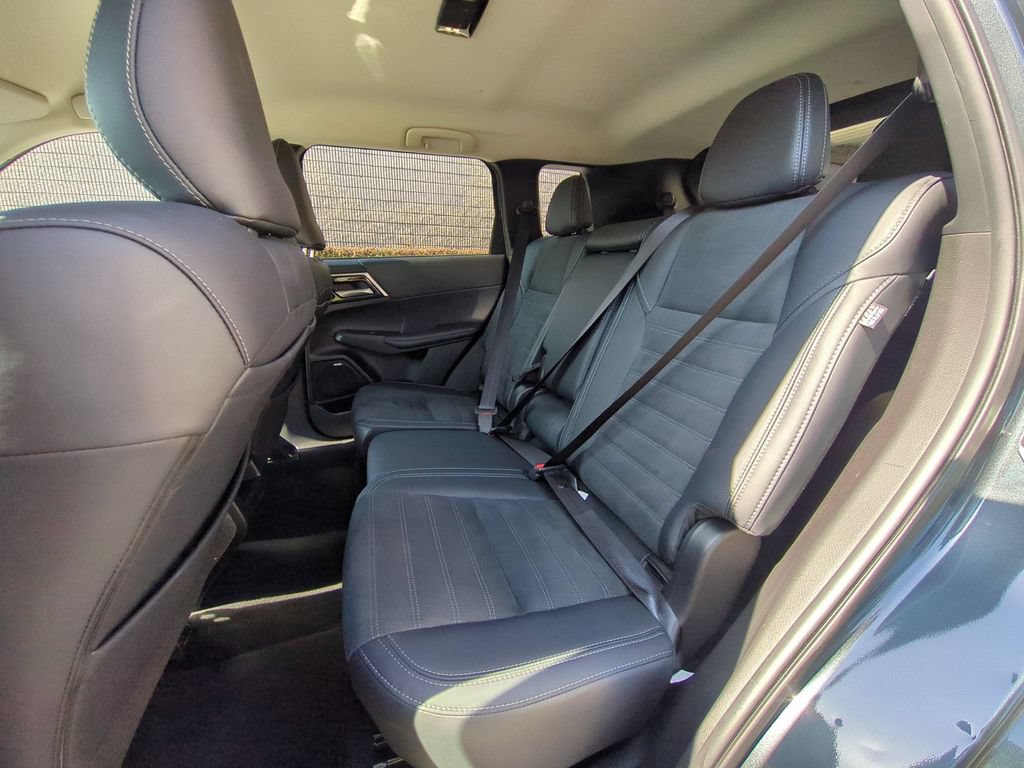 Used 2025 Mitsubishi Outlander SE AWD/4WD image 28