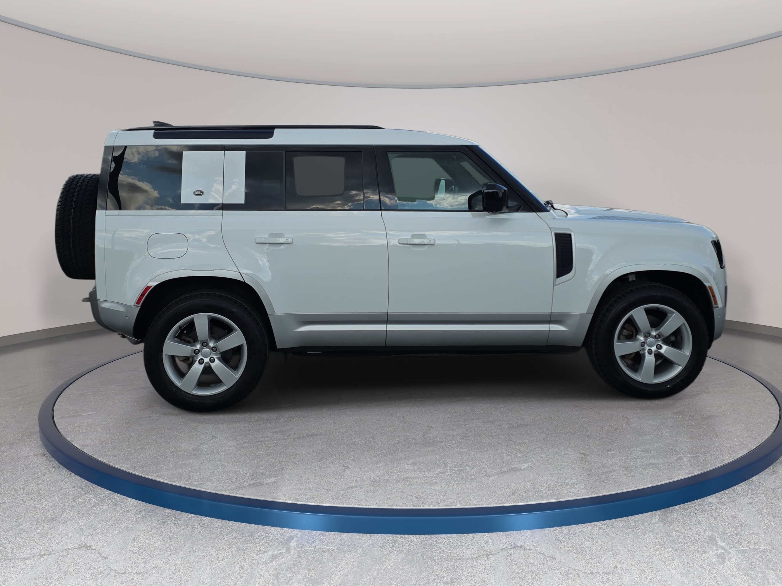 Certified 2023 Land Rover Defender 110 S AWD/4WD image 4