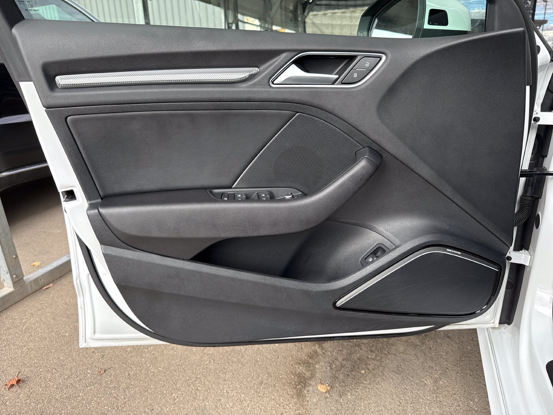 Used 2018 Audi A3 e-tron Premium Plus w/ Technology Package FWD image 17