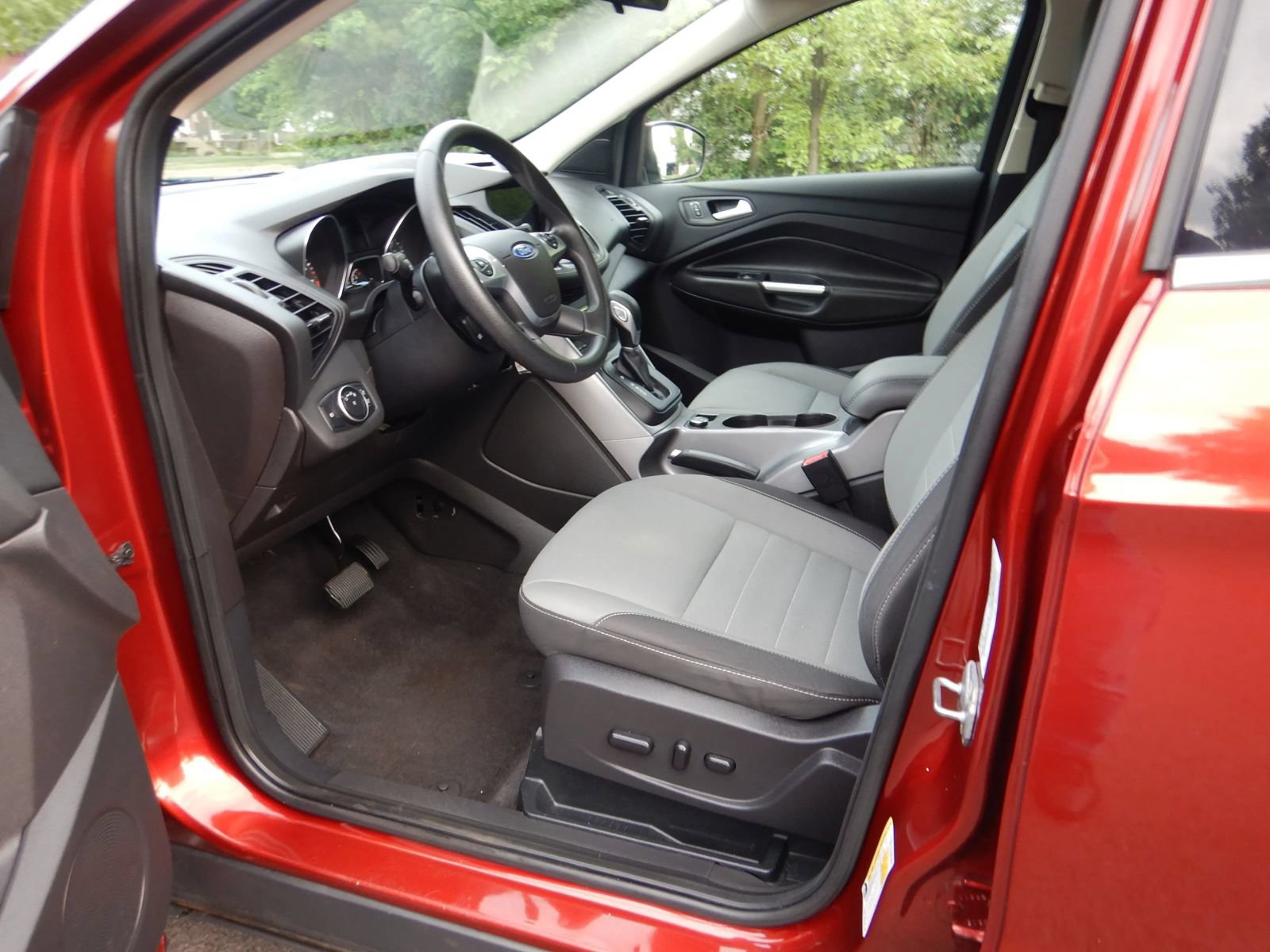 Used 2016 Ford Escape SE w/ Equipment Group 201A AWD/4WD image 11