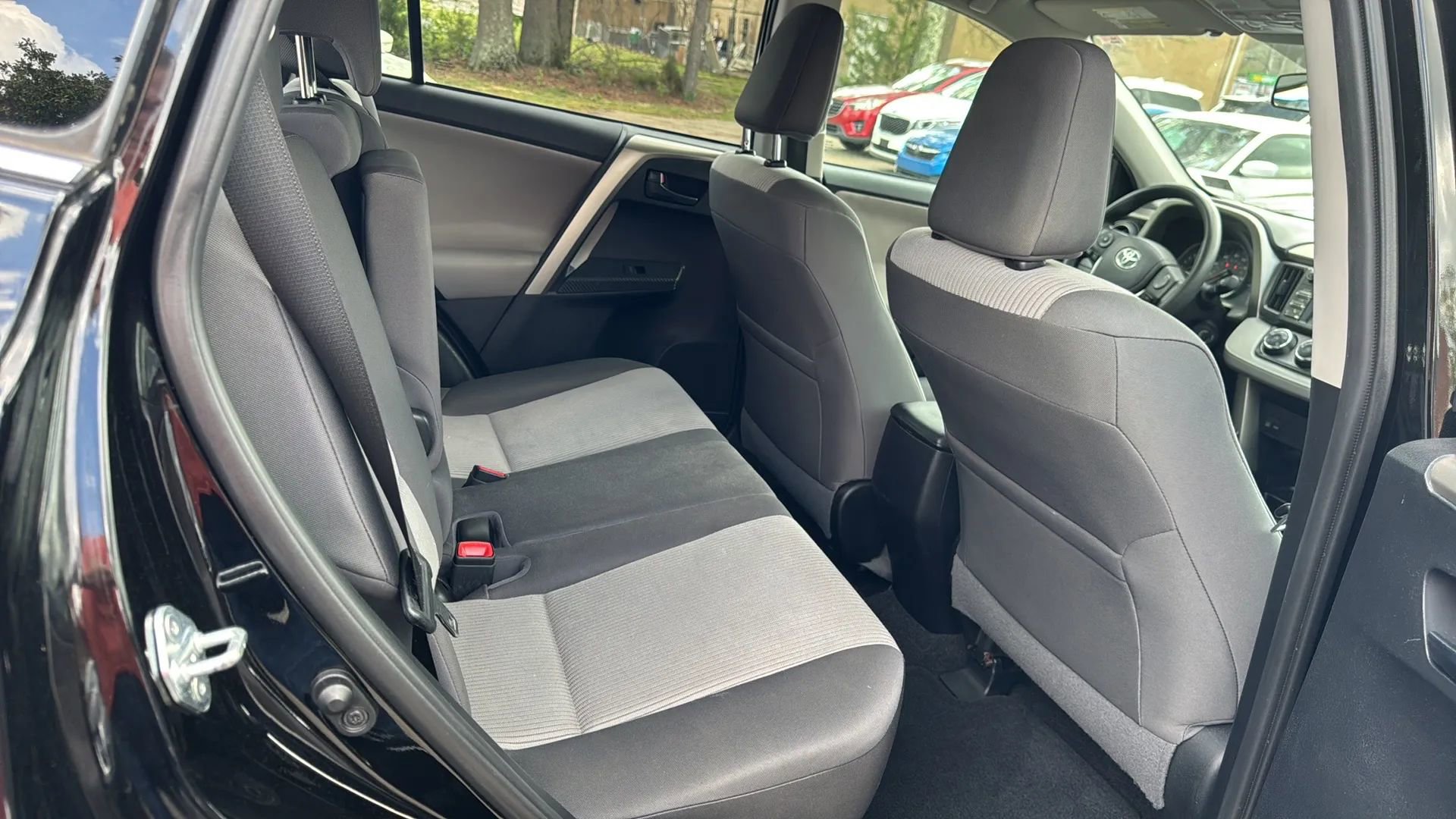 Used 2015 Toyota RAV4 LE image 13