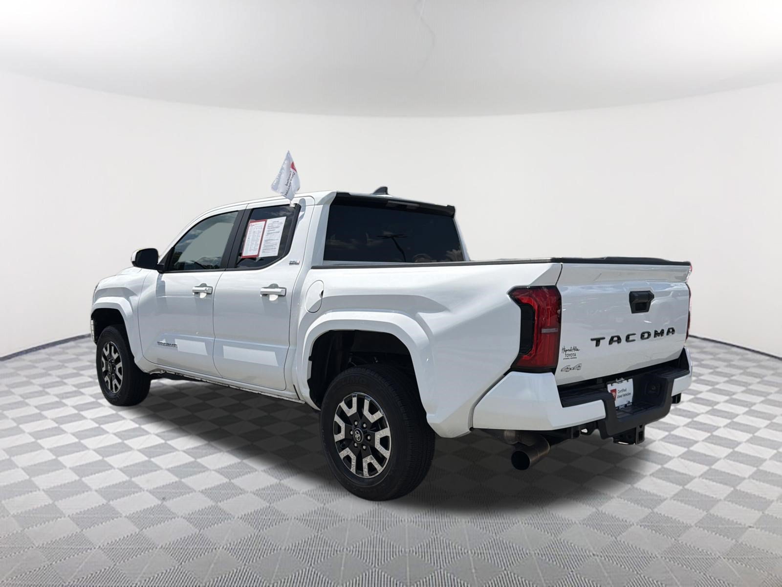 Certified 2024 Toyota Tacoma SR5 AWD/4WD image 14