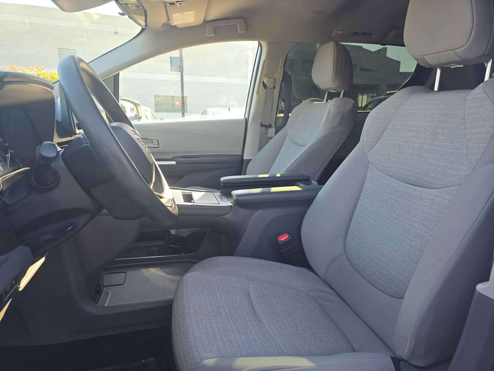 Used 2022 Toyota Sienna LE image 22