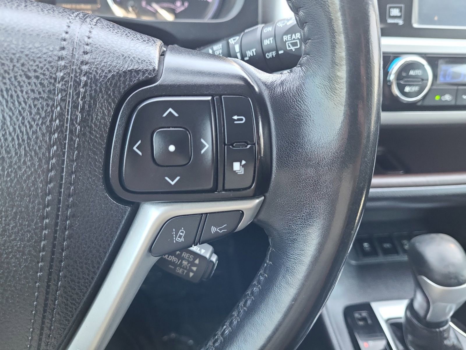 Used 2019 Toyota Highlander Limited AWD/4WD image 25