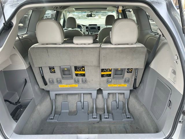 Used 2012 Toyota Sienna XLE image 18