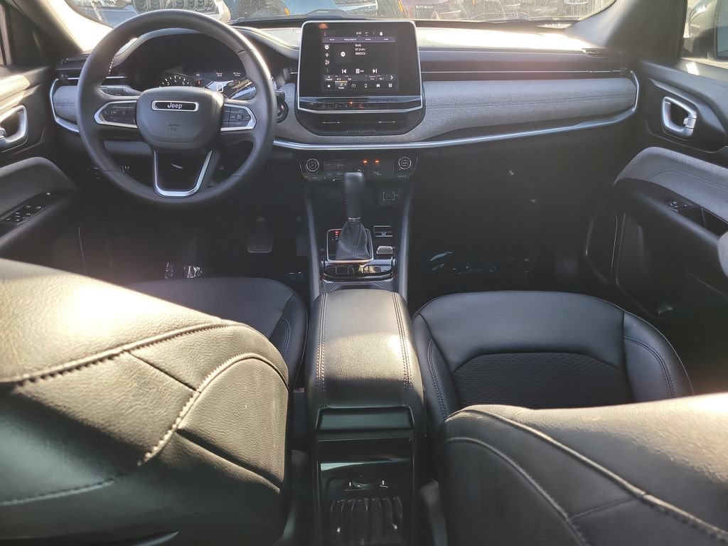 Certified 2025 Jeep Compass Latitude AWD/4WD image 13