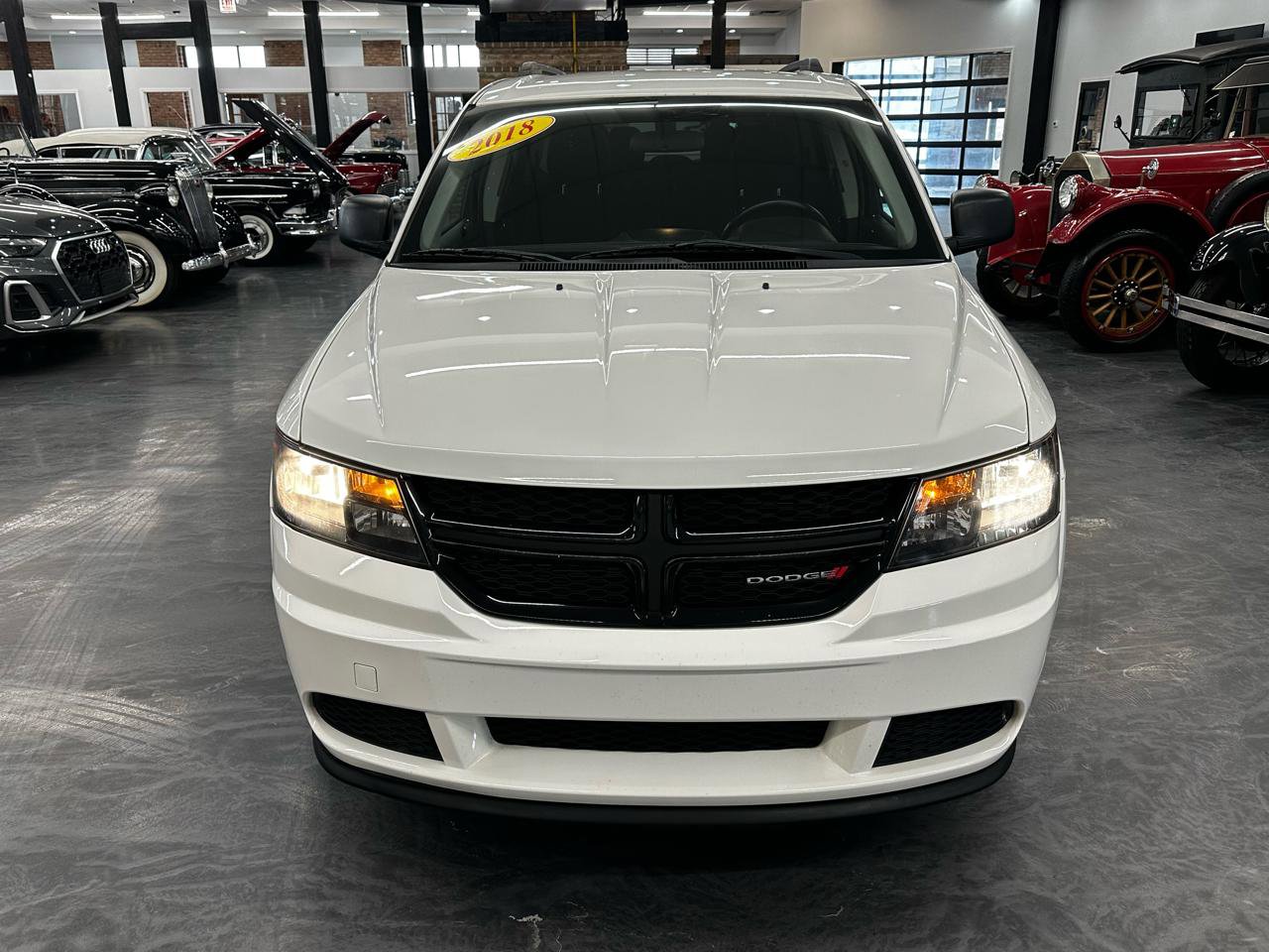 Used 2018 Dodge Journey SE w/ Connectivity Group image 2