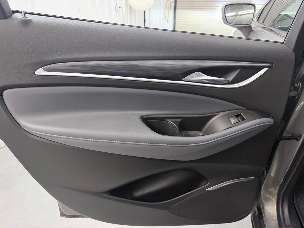 Used 2018 Buick Enclave Essence AWD/4WD image 29