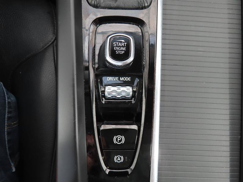 Used 2020 Volvo XC60 T6 Momentum w/ Protection Package Premier AWD/4WD image 31