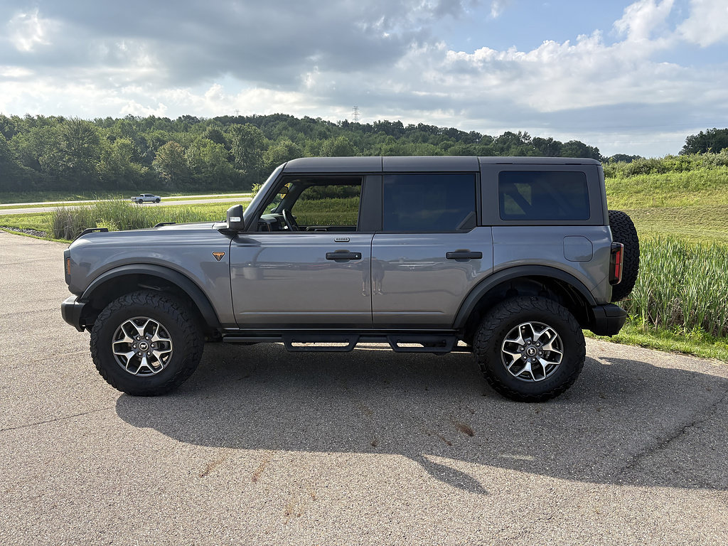 Used 2023 Ford Bronco Badlands AWD/4WD image 2