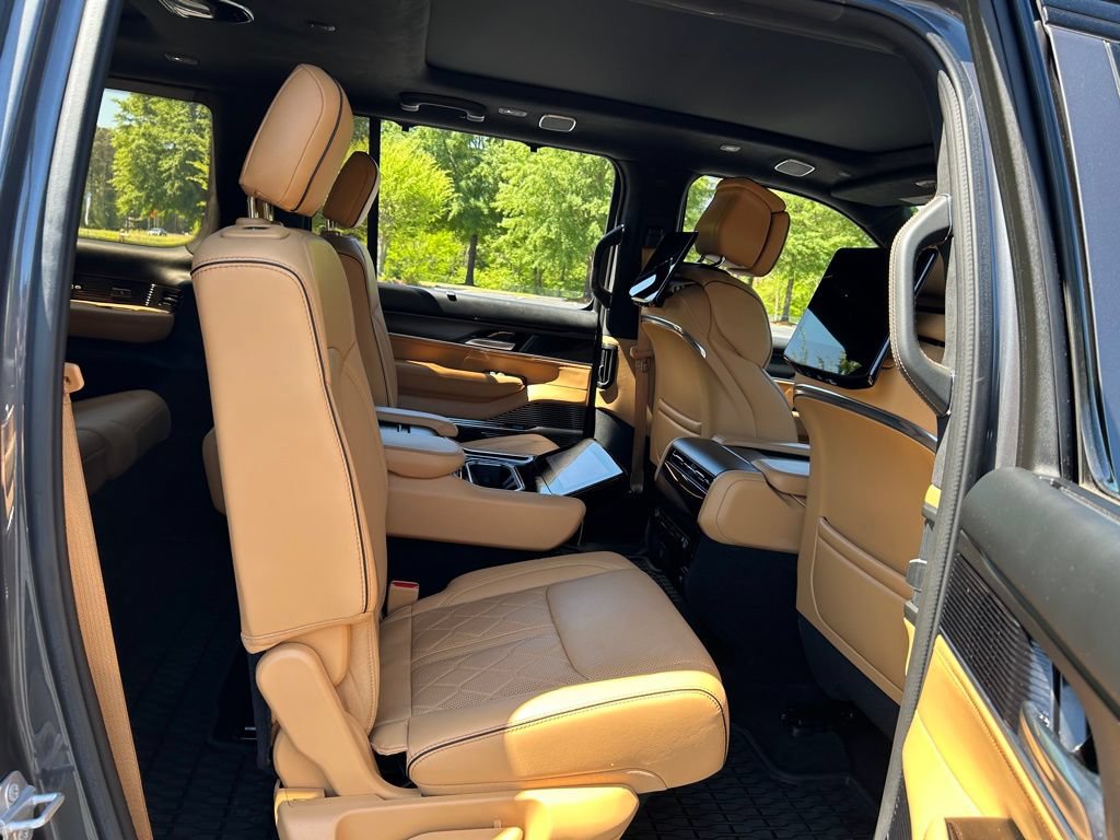 Used 2024 Jeep Grand Wagoneer Series III w/ Rear Seat Video Group 1 AWD/4WD image 59
