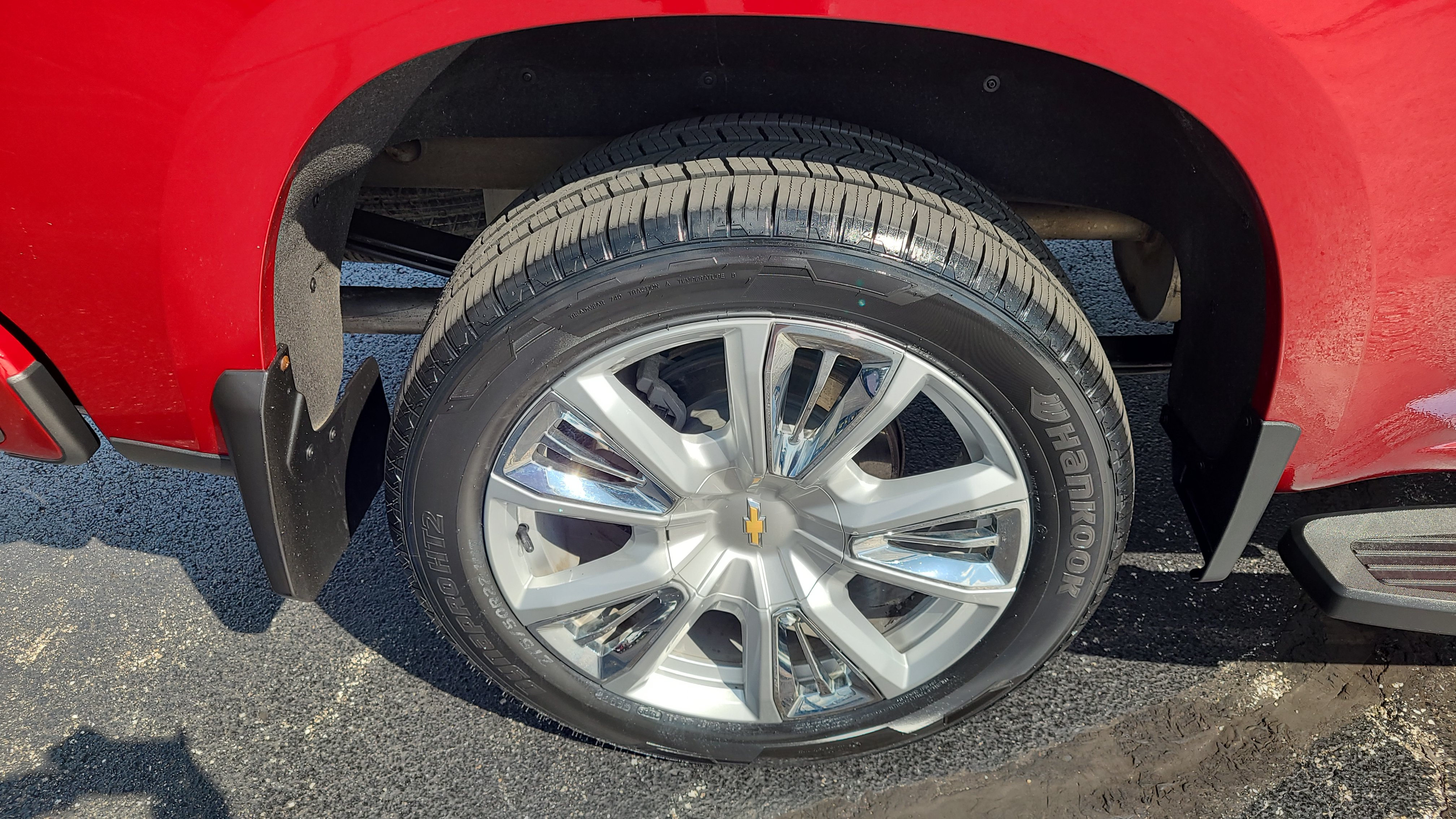 Used 2022 Chevrolet Silverado 1500 High Country w/ High Country Premium Package AWD/4WD image 11