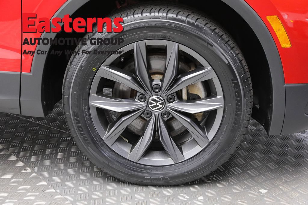 Used 2023 Volkswagen Tiguan SE AWD/4WD image 29