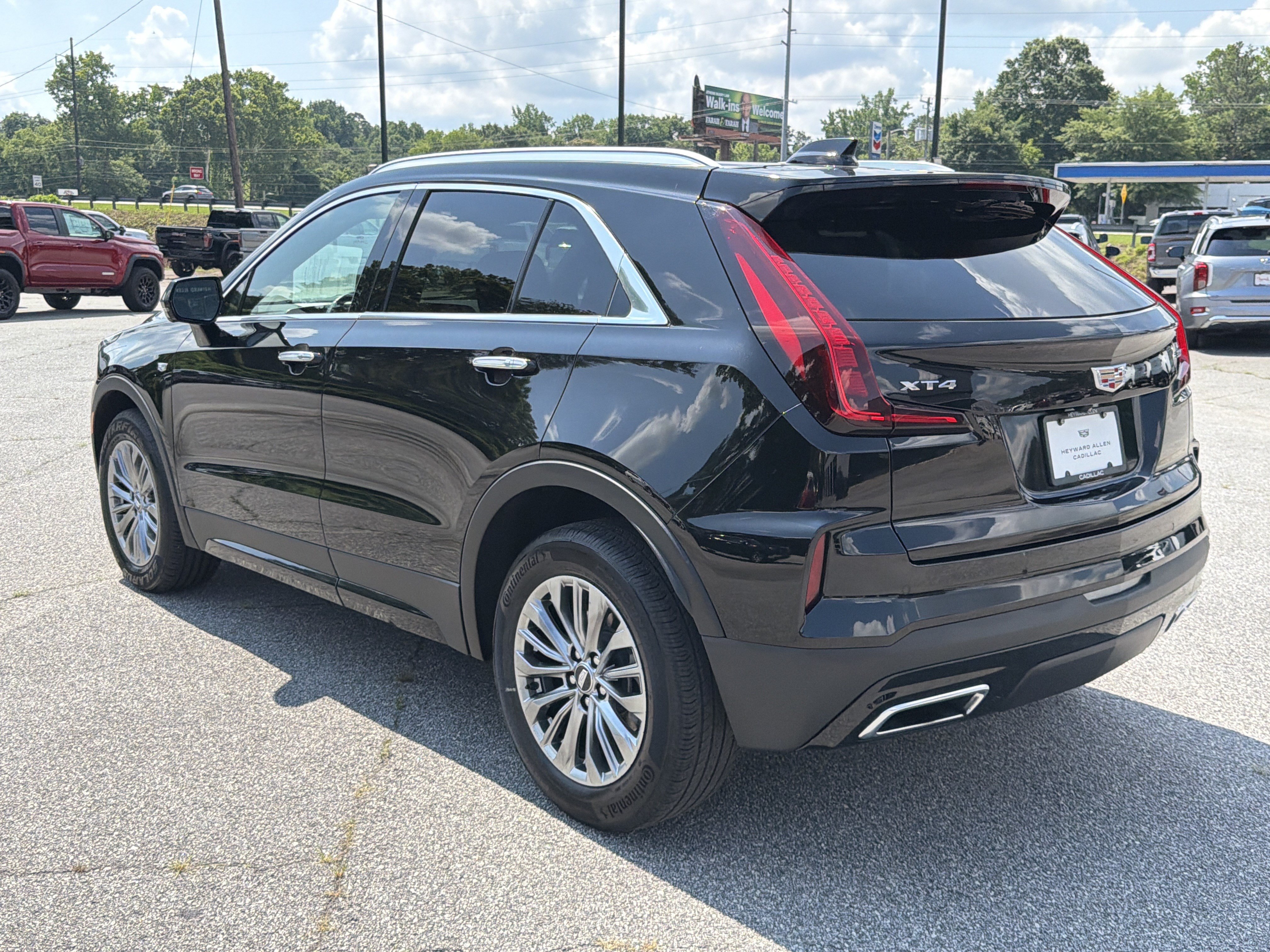 Used 2025 Cadillac XT4 Premium Luxury FWD image 8