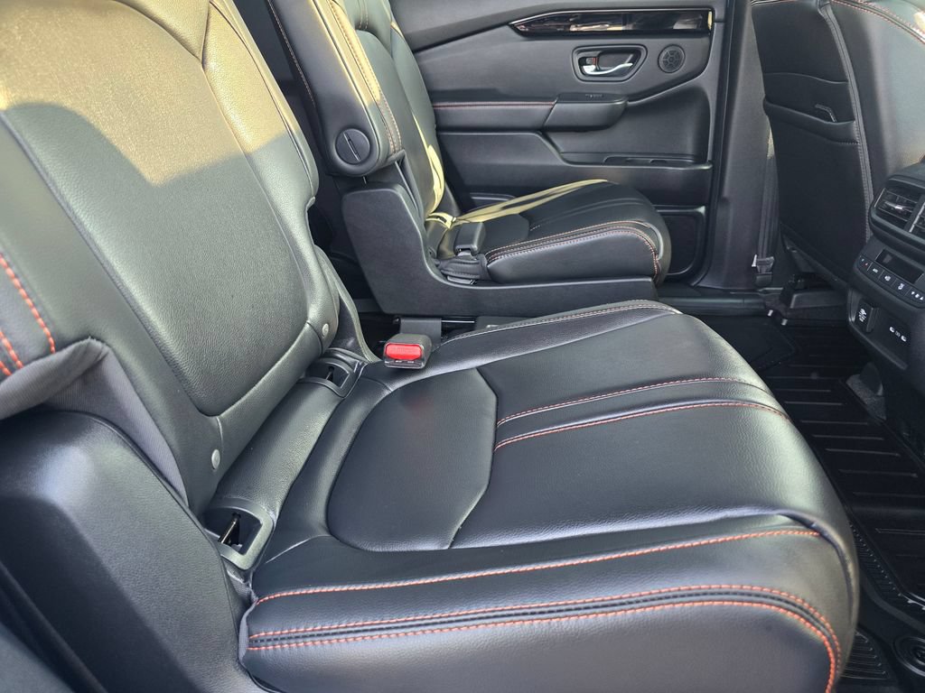 Used 2025 Honda Pilot TrailSport image 15