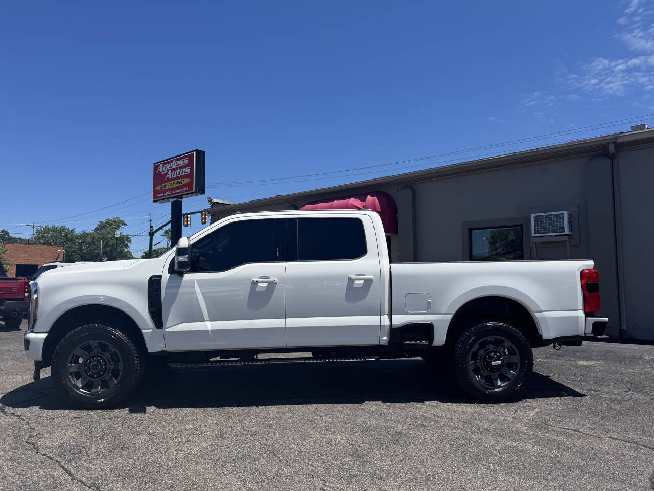 Used 2023 Ford F250 Lariat w/ Sport Appearance Package AWD/4WD image 6