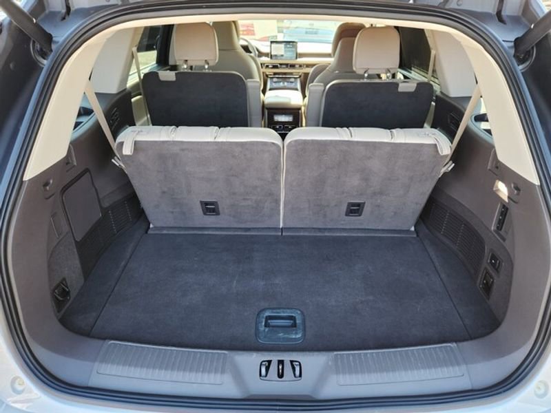 Used 2023 Lincoln Aviator Reserve w/ Equipment Group 201A image 12