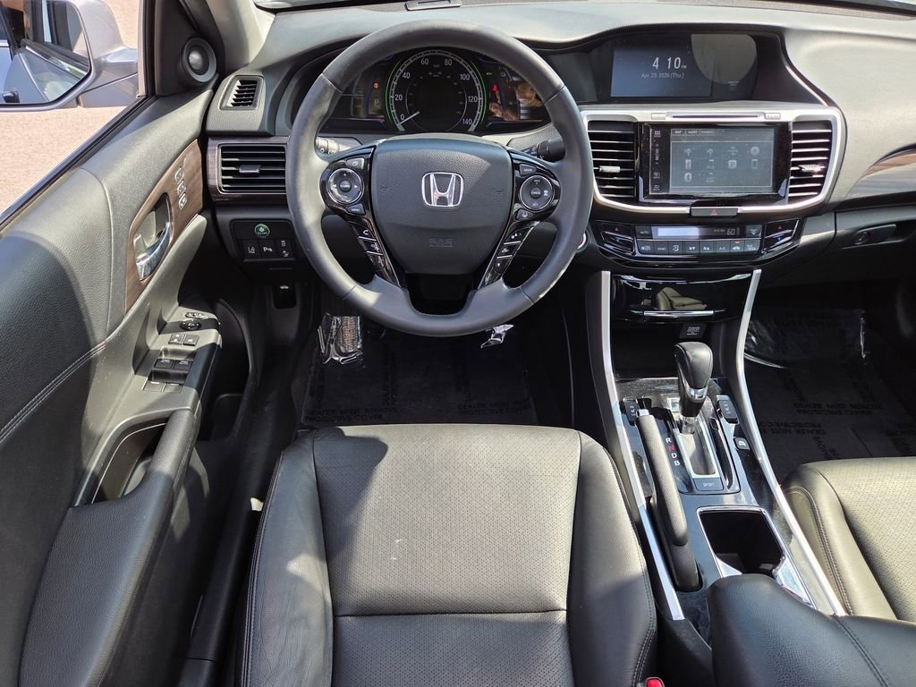 Used 2017 Honda Accord Touring image 4
