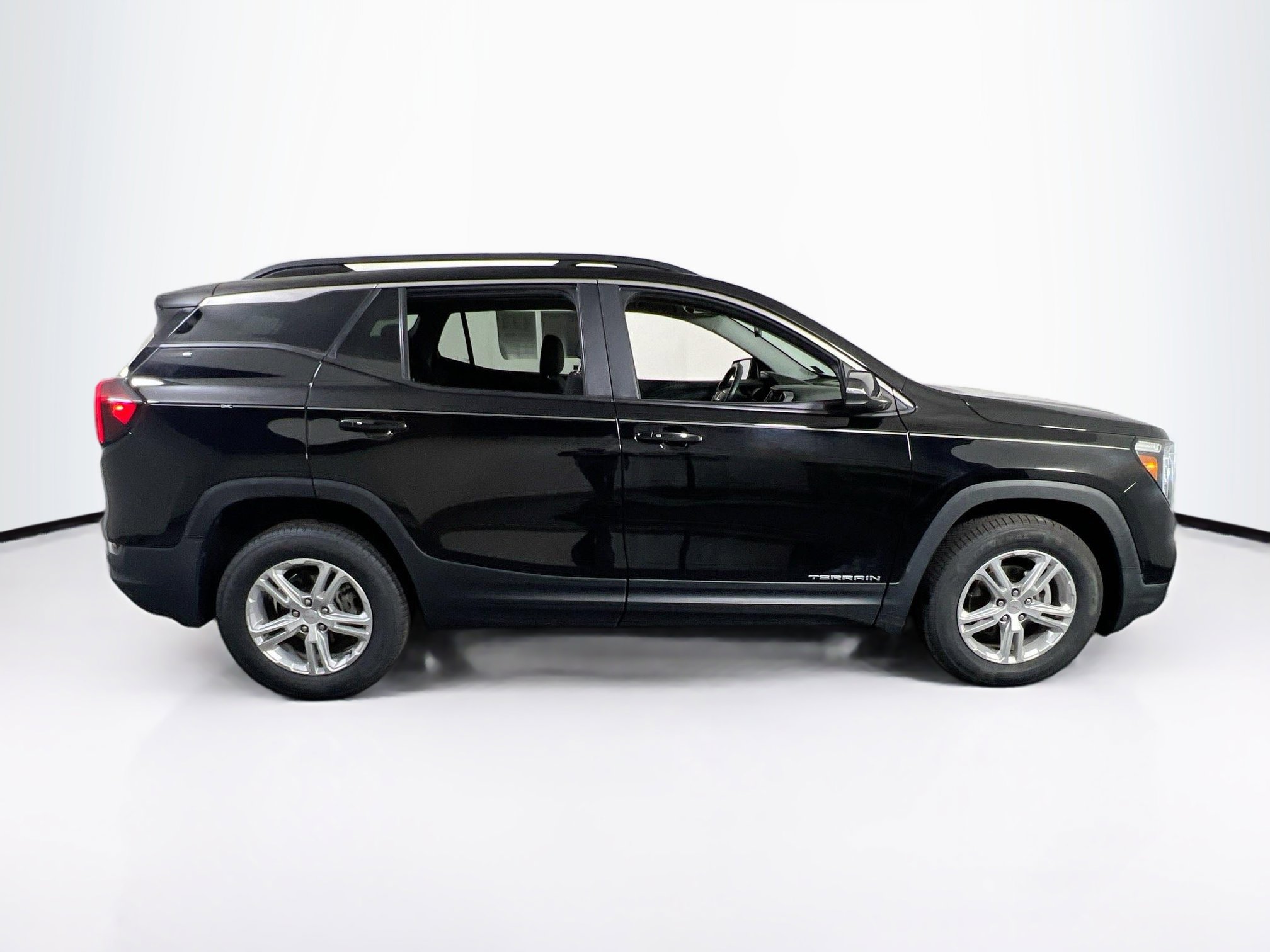Used 2022 GMC Terrain SLE w/ Driver Convenience Package AWD/4WD image 4
