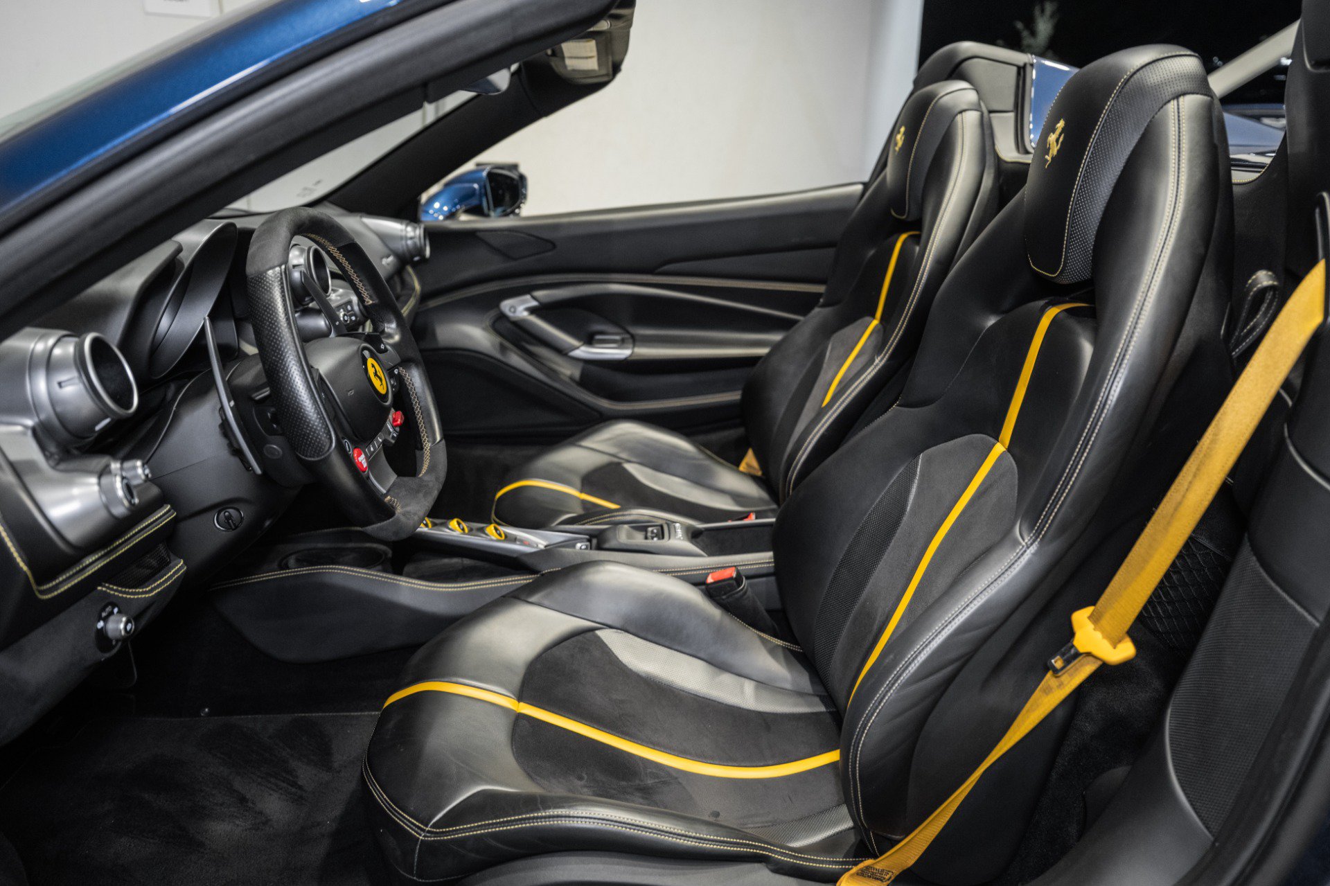 Used 2023 Ferrari F8 Tributo RWD image 2